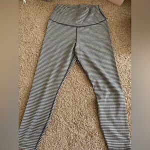 Women’s cropped Nike gingham leggings, worn once, super good condition